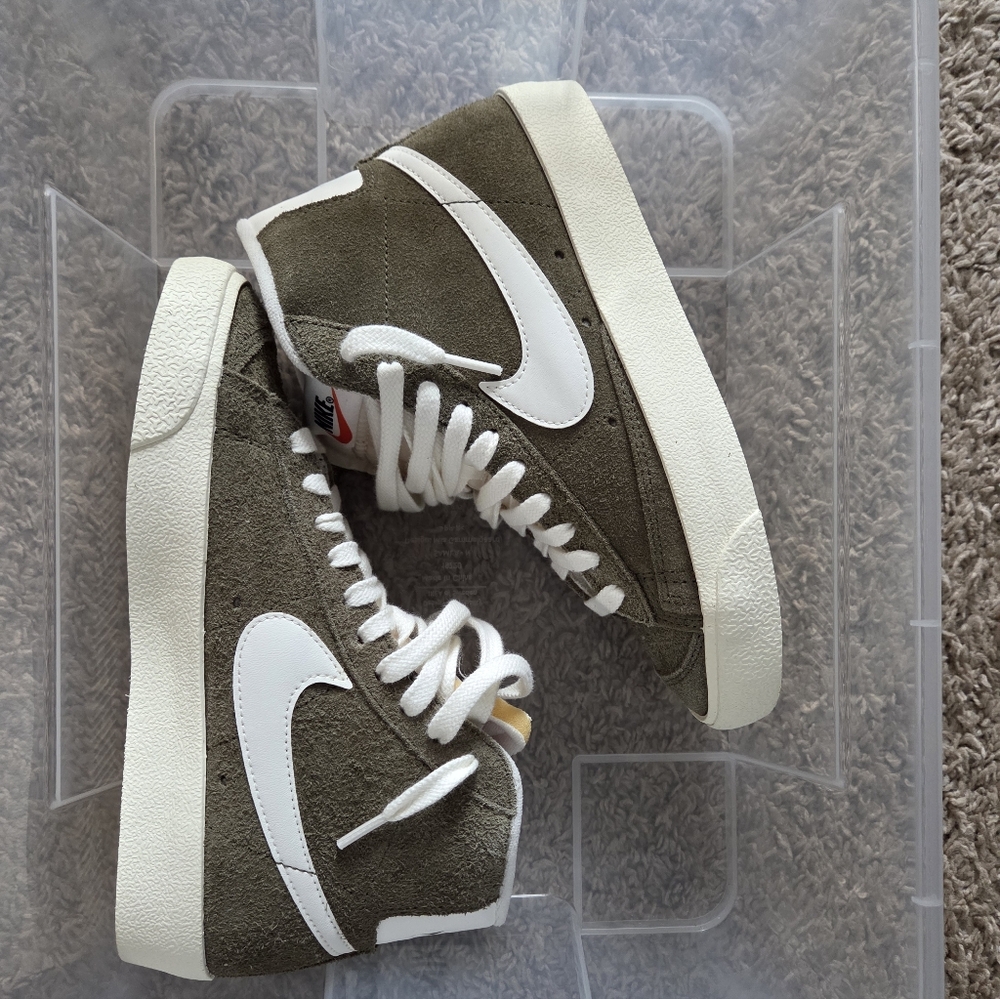 NWOT Nike Blazer Mid No Box
